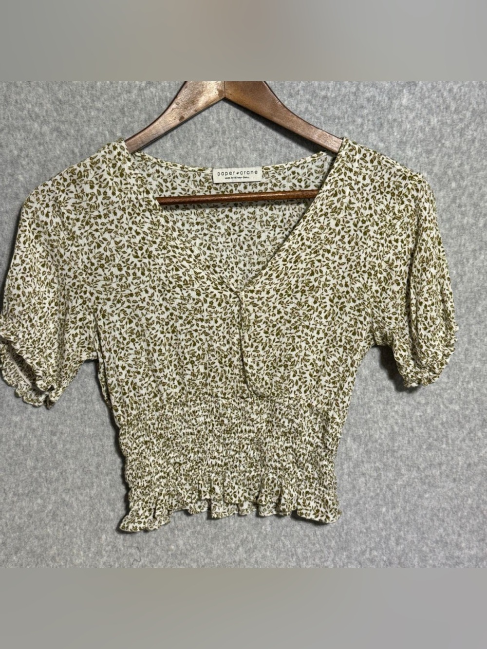 Paper Crane Floral Smocked Crop Top Size Small Olive Green White